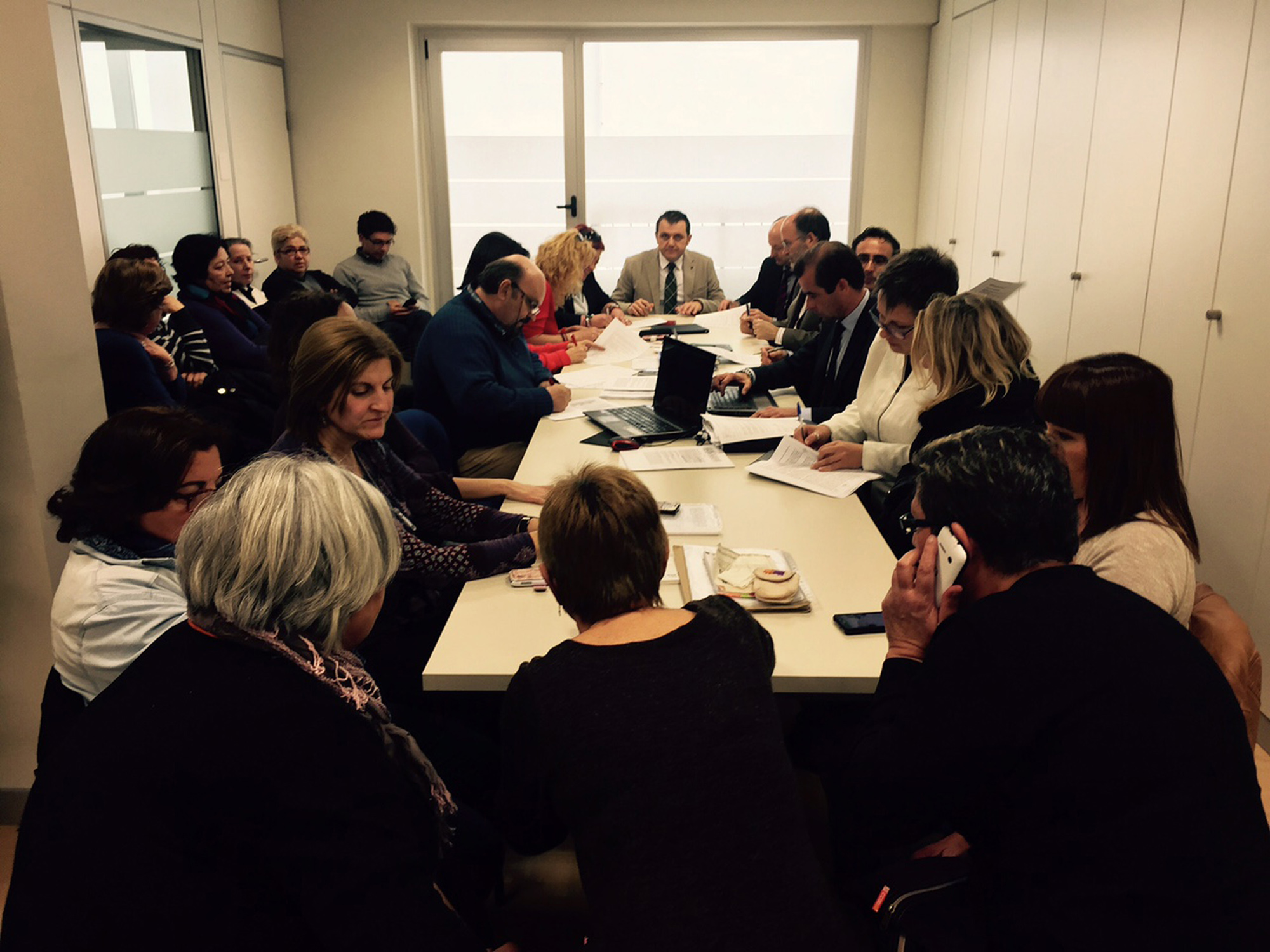 AERTE, CCOO Y UGT firman el VI convenio laboral para servicios y ...